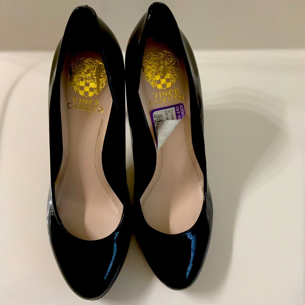 BRAND NEW VINCE CAMUTO BLACK PLUM SHOE. SIZE- 8.5